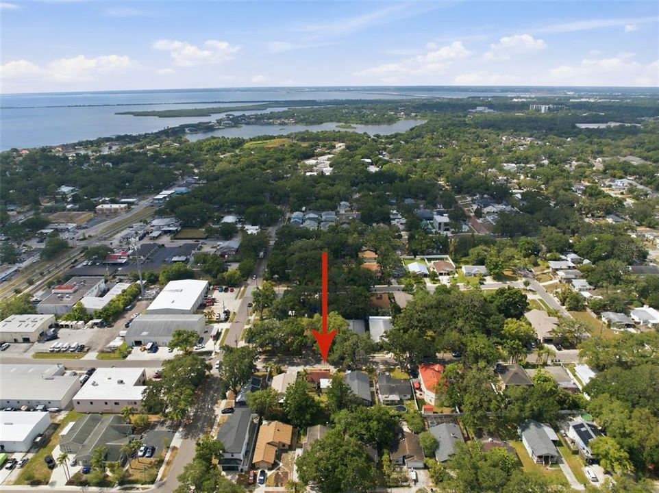 Active With Contract: $325,000 (2 beds, 1 baths, 936 Square Feet)