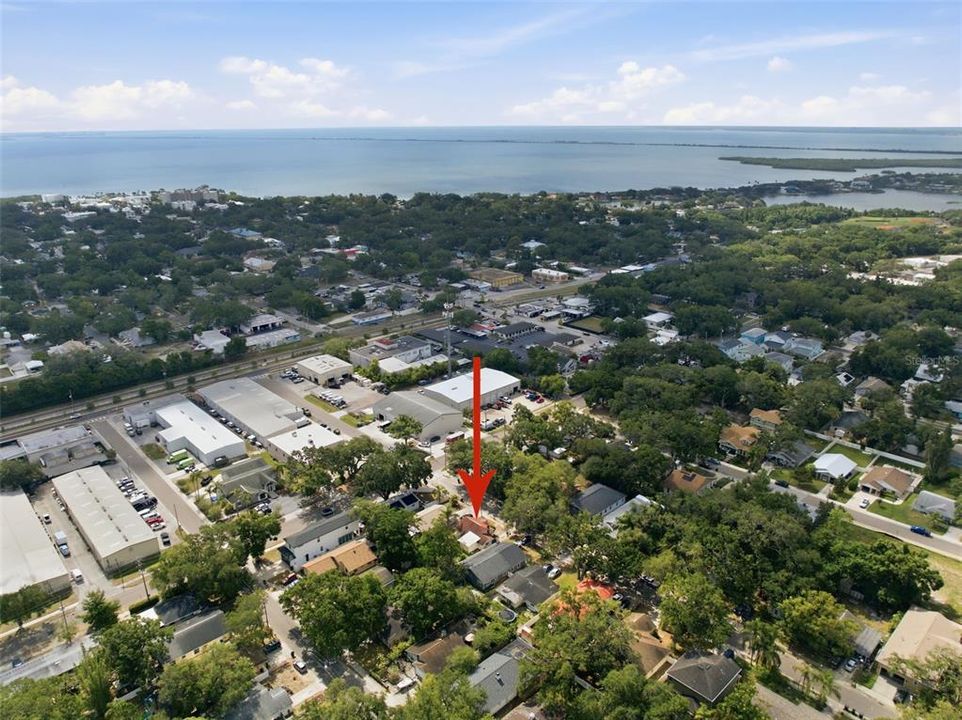 Active With Contract: $325,000 (2 beds, 1 baths, 936 Square Feet)