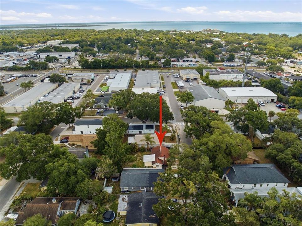 Active With Contract: $325,000 (2 beds, 1 baths, 936 Square Feet)
