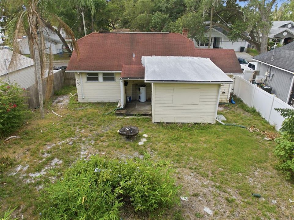 Active With Contract: $325,000 (2 beds, 1 baths, 936 Square Feet)