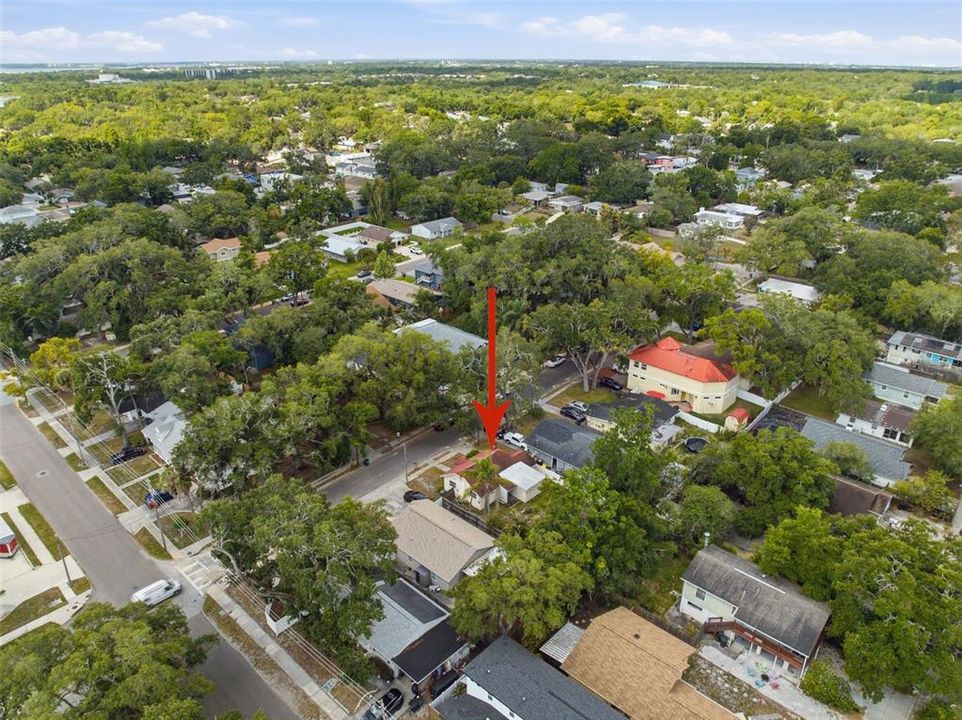 Active With Contract: $325,000 (2 beds, 1 baths, 936 Square Feet)