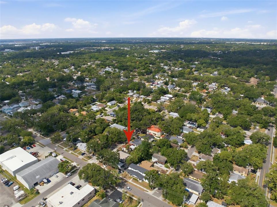 Active With Contract: $325,000 (2 beds, 1 baths, 936 Square Feet)
