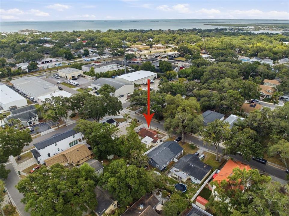 Active With Contract: $325,000 (2 beds, 1 baths, 936 Square Feet)