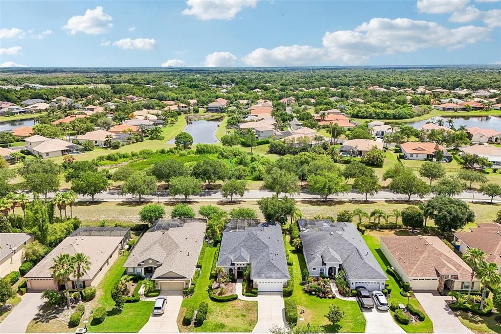 Activo con contrato: $562,000 (4 camas, 3 baños, 2242 Pies cuadrados)