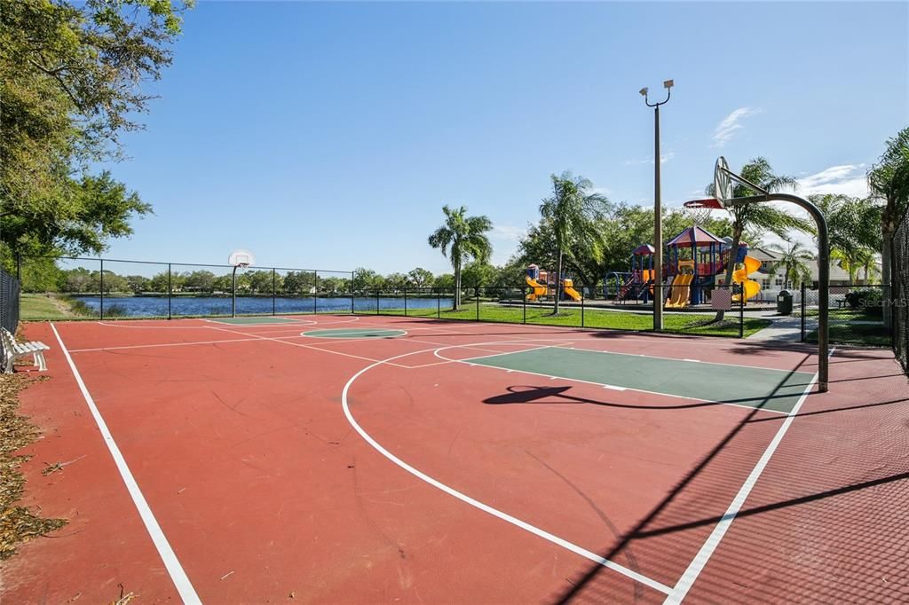Activo con contrato: $562,000 (4 camas, 3 baños, 2242 Pies cuadrados)