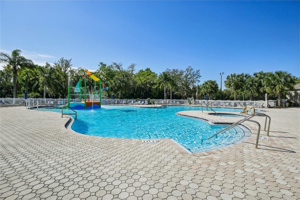 Activo con contrato: $562,000 (4 camas, 3 baños, 2242 Pies cuadrados)