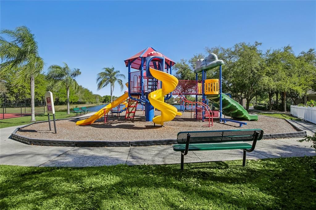 Activo con contrato: $562,000 (4 camas, 3 baños, 2242 Pies cuadrados)