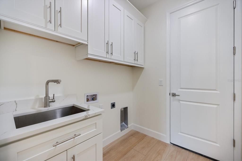 En Venta: $429,000 (3 camas, 2 baños, 1985 Pies cuadrados)