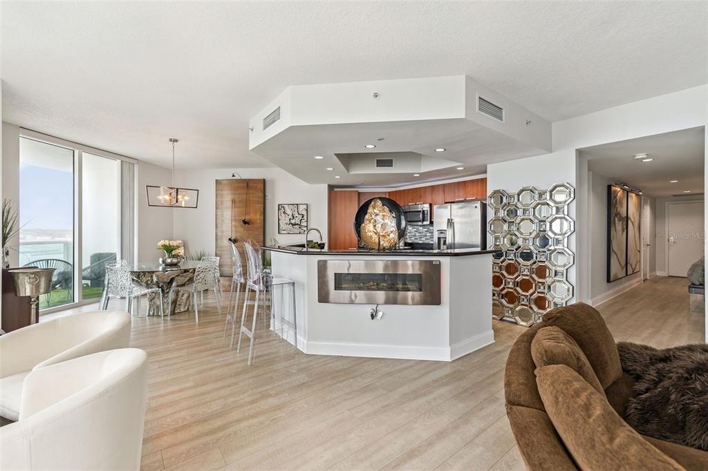 For Sale: $547,000 (3 beds, 3 baths, 2085 Square Feet)