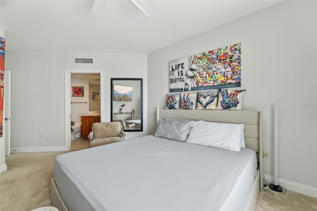 For Sale: $547,000 (3 beds, 3 baths, 2085 Square Feet)
