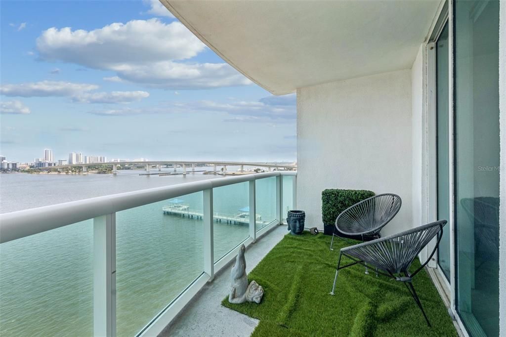 For Sale: $547,000 (3 beds, 3 baths, 2085 Square Feet)