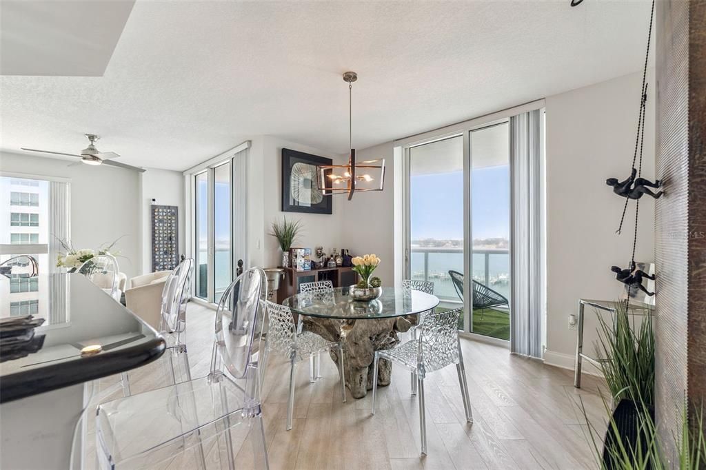 For Sale: $547,000 (3 beds, 3 baths, 2085 Square Feet)