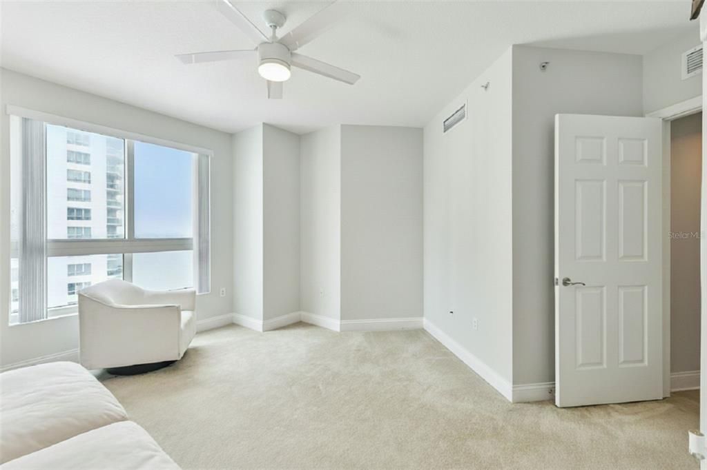 For Sale: $547,000 (3 beds, 3 baths, 2085 Square Feet)