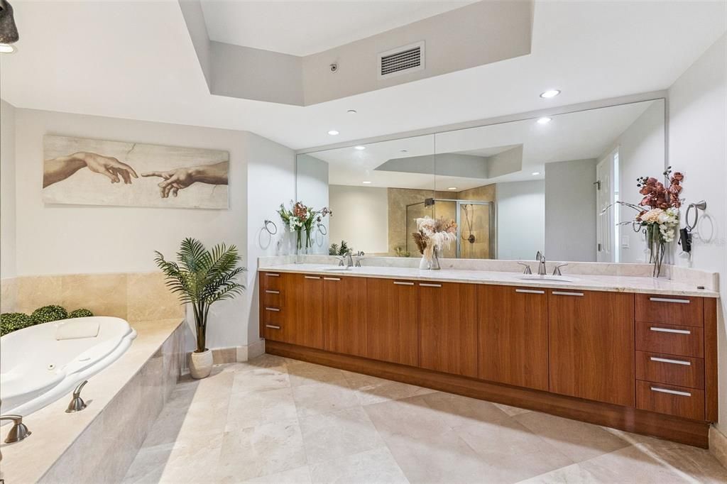 For Sale: $547,000 (3 beds, 3 baths, 2085 Square Feet)