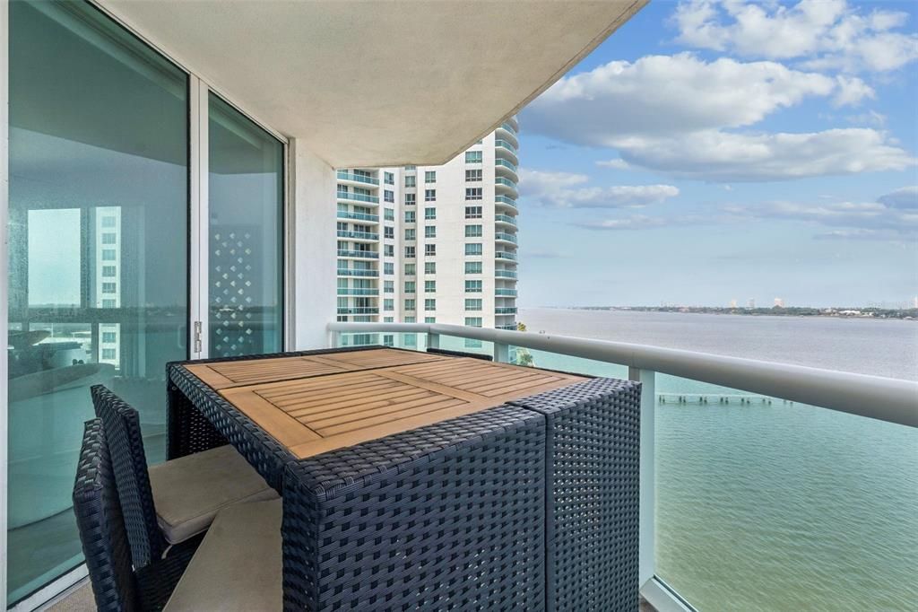 For Sale: $547,000 (3 beds, 3 baths, 2085 Square Feet)