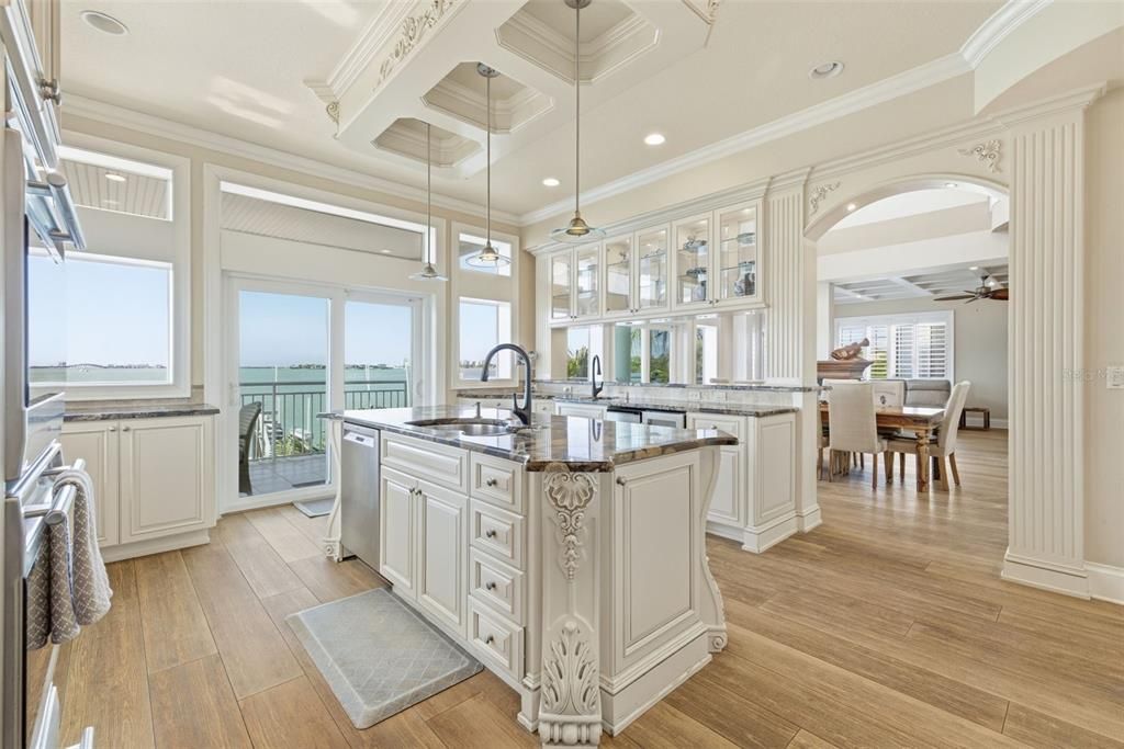 For Sale: $3,849,000 (5 beds, 6 baths, 5024 Square Feet)