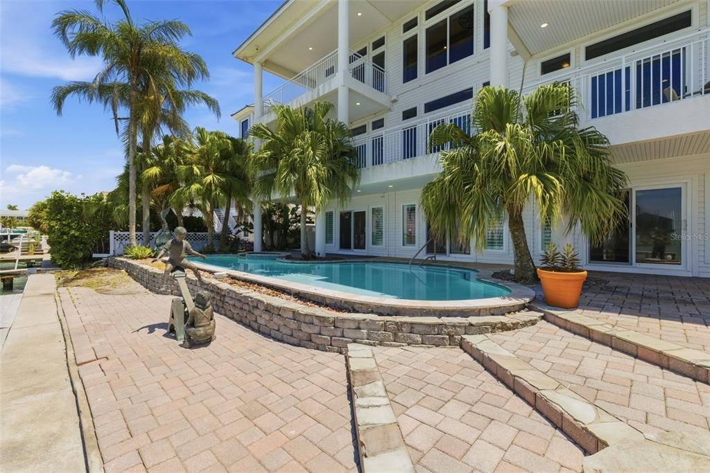 For Sale: $3,849,000 (5 beds, 6 baths, 5024 Square Feet)