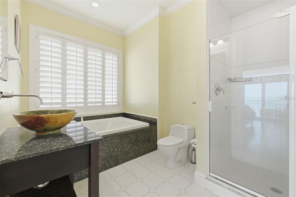 For Sale: $3,849,000 (5 beds, 6 baths, 5024 Square Feet)