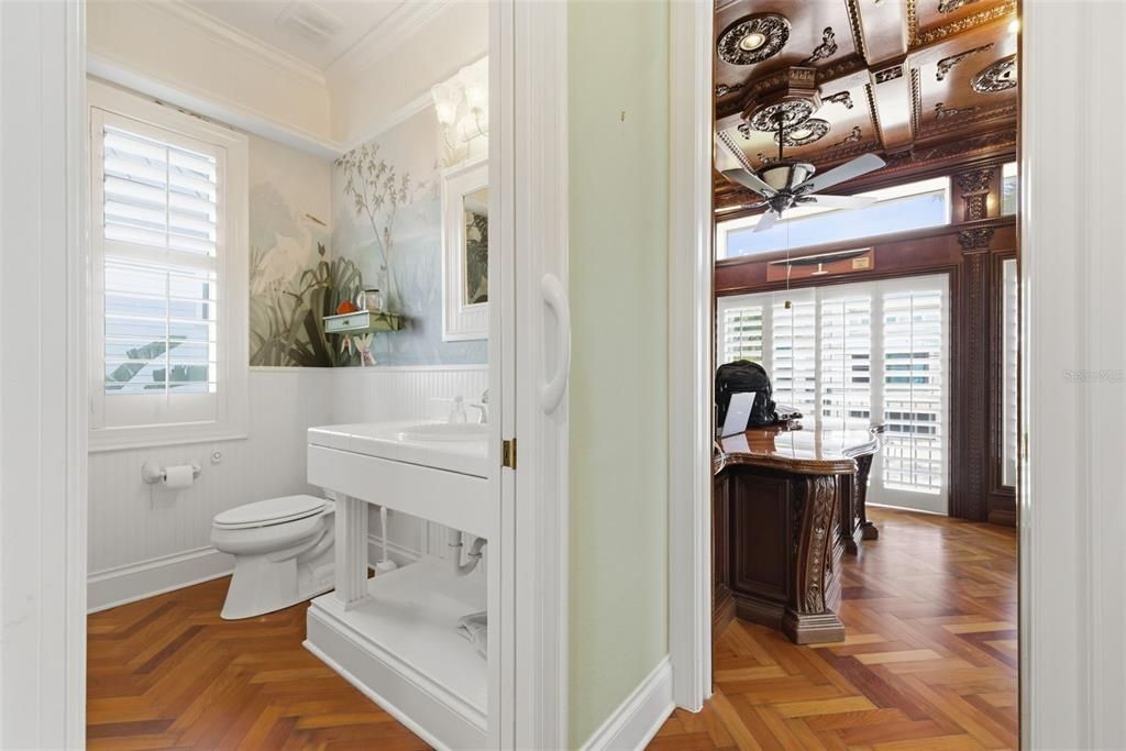 For Sale: $3,849,000 (5 beds, 6 baths, 5024 Square Feet)