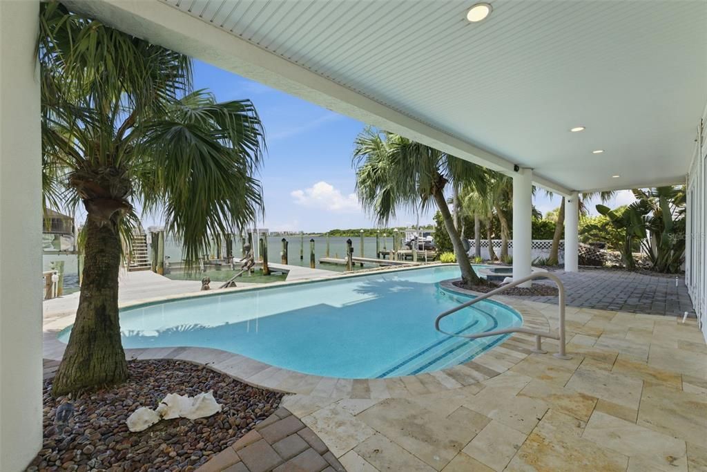 For Sale: $3,849,000 (5 beds, 6 baths, 5024 Square Feet)