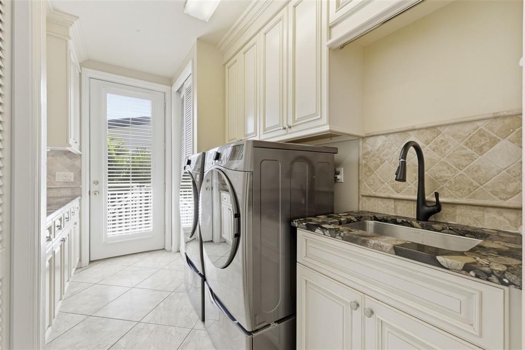 For Sale: $3,849,000 (5 beds, 6 baths, 5024 Square Feet)