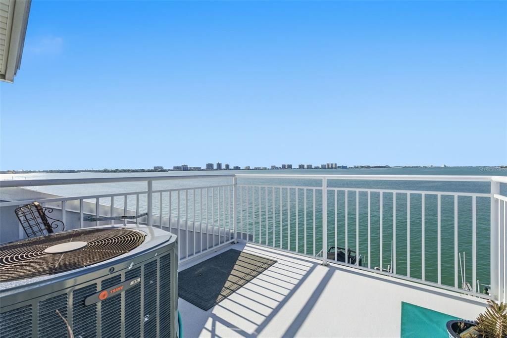 For Sale: $3,849,000 (5 beds, 6 baths, 5024 Square Feet)