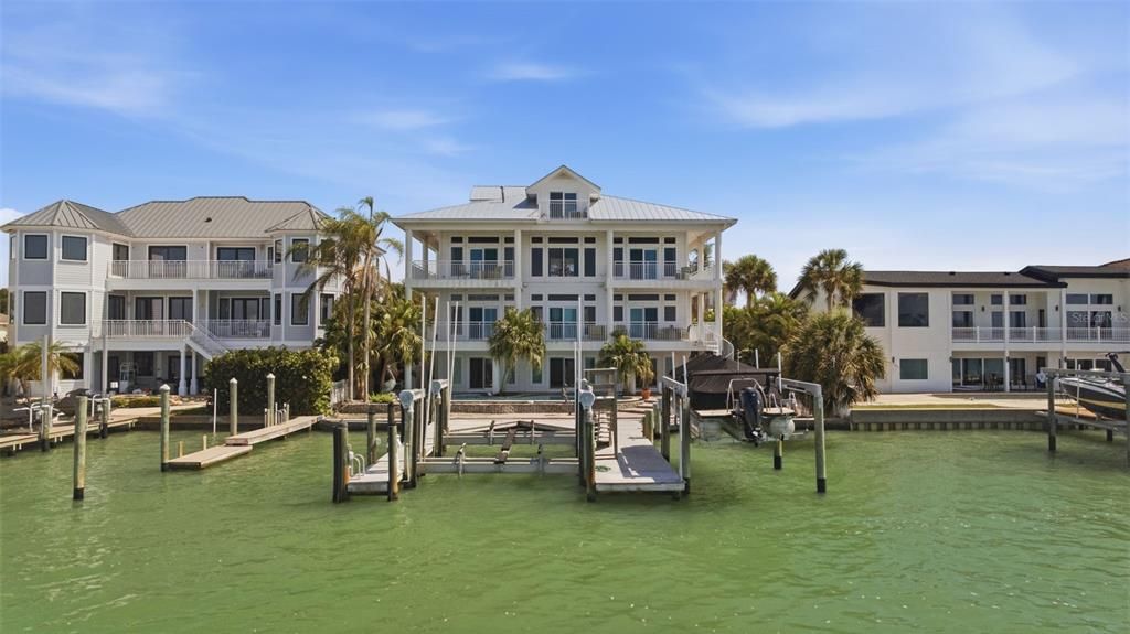 For Sale: $3,849,000 (5 beds, 6 baths, 5024 Square Feet)