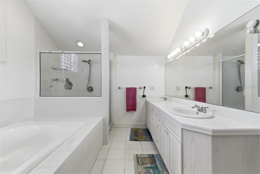 For Sale: $3,849,000 (5 beds, 6 baths, 5024 Square Feet)