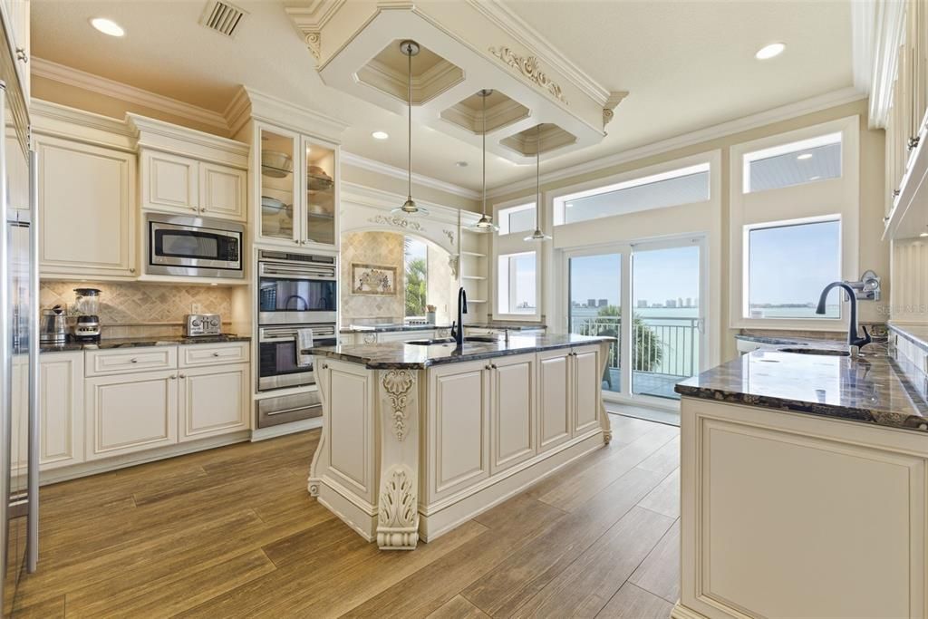 For Sale: $3,849,000 (5 beds, 6 baths, 5024 Square Feet)