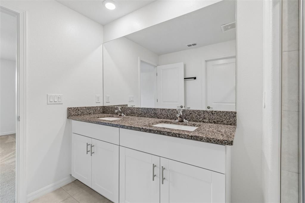 For Sale: $390,000 (4 beds, 3 baths, 2077 Square Feet)