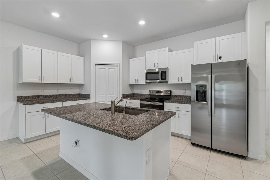 For Sale: $390,000 (4 beds, 3 baths, 2077 Square Feet)
