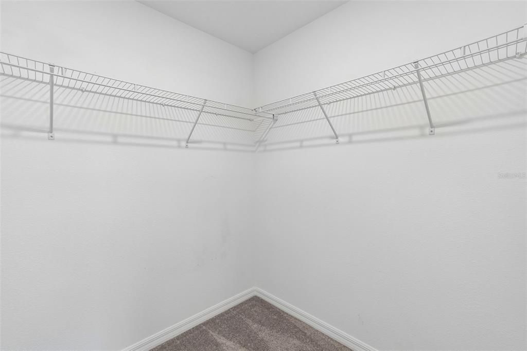 For Sale: $390,000 (4 beds, 3 baths, 2077 Square Feet)
