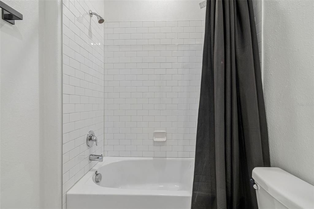 For Sale: $390,000 (4 beds, 3 baths, 2077 Square Feet)
