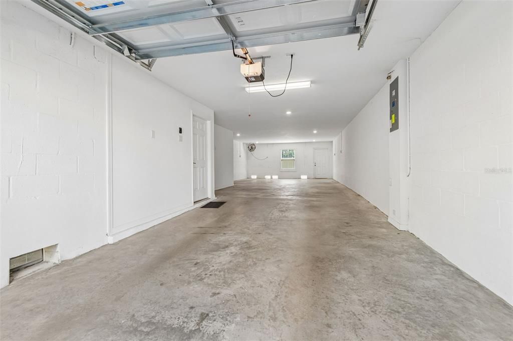 For Sale: $390,000 (4 beds, 3 baths, 2077 Square Feet)