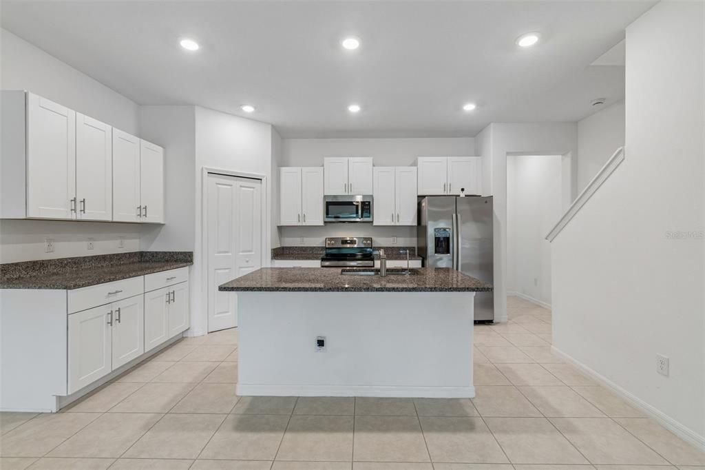 For Sale: $390,000 (4 beds, 3 baths, 2077 Square Feet)