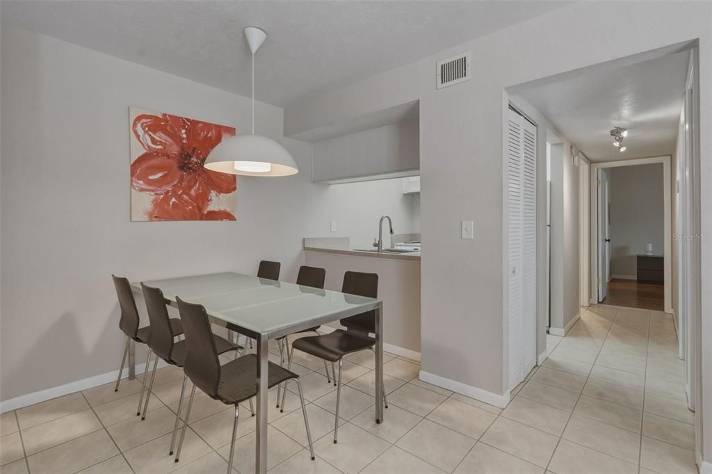 For Rent: $1,650 (2 beds, 1 baths, 813 Square Feet)