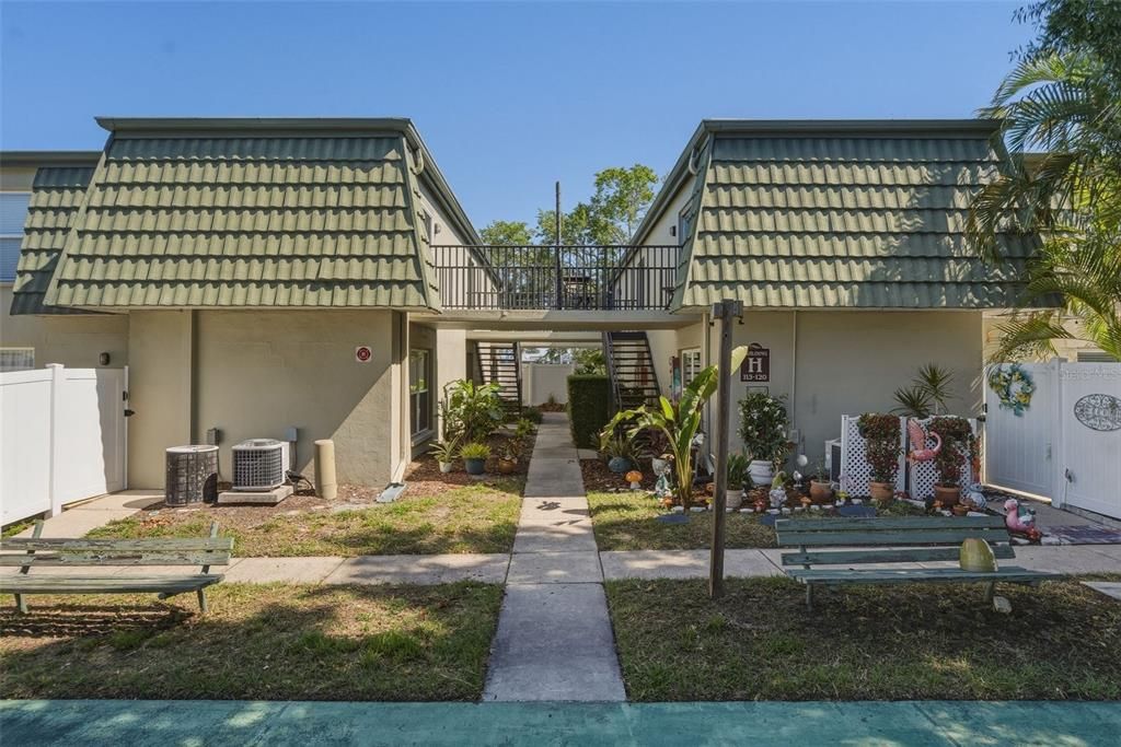 For Rent: $1,650 (2 beds, 1 baths, 813 Square Feet)