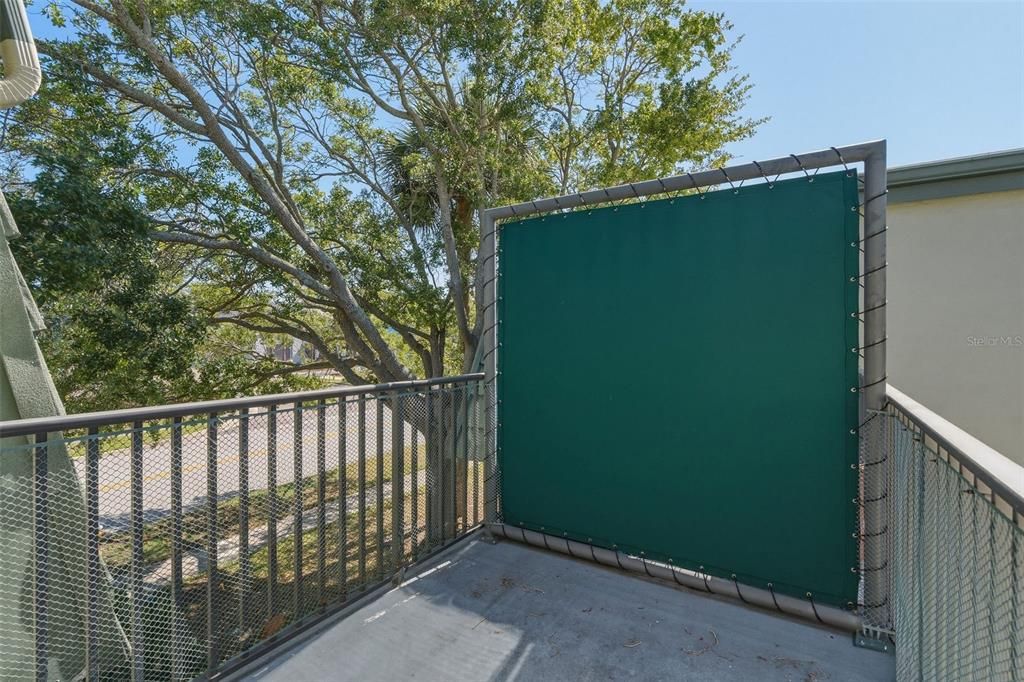 For Rent: $1,650 (2 beds, 1 baths, 813 Square Feet)