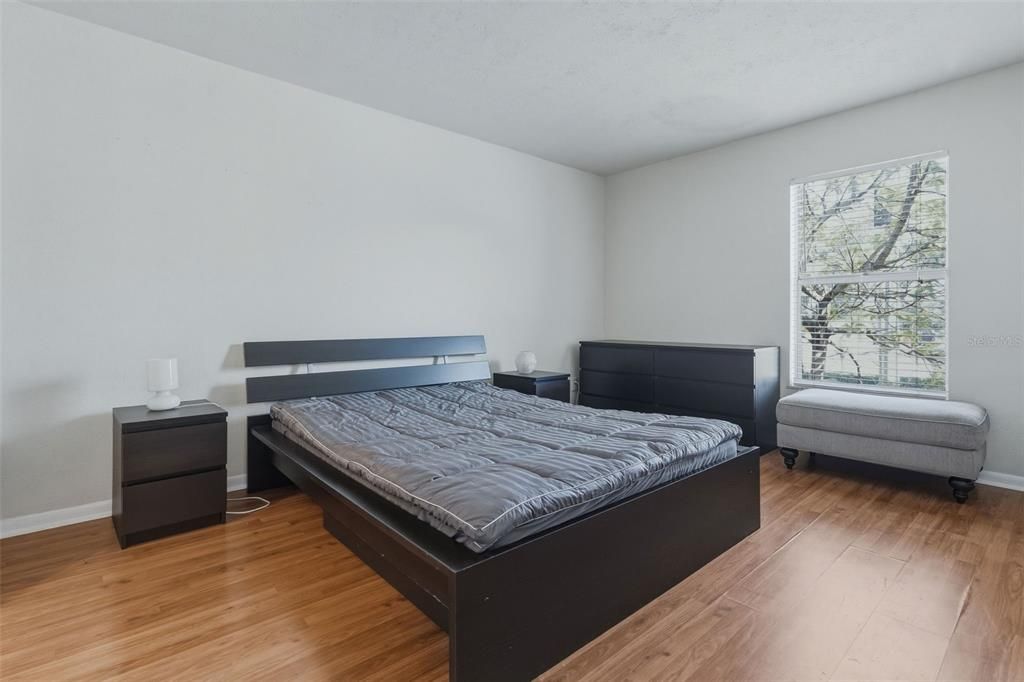 For Rent: $1,650 (2 beds, 1 baths, 813 Square Feet)