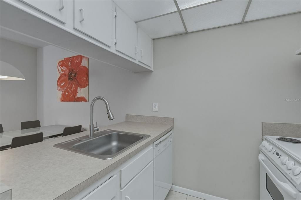 For Rent: $1,650 (2 beds, 1 baths, 813 Square Feet)