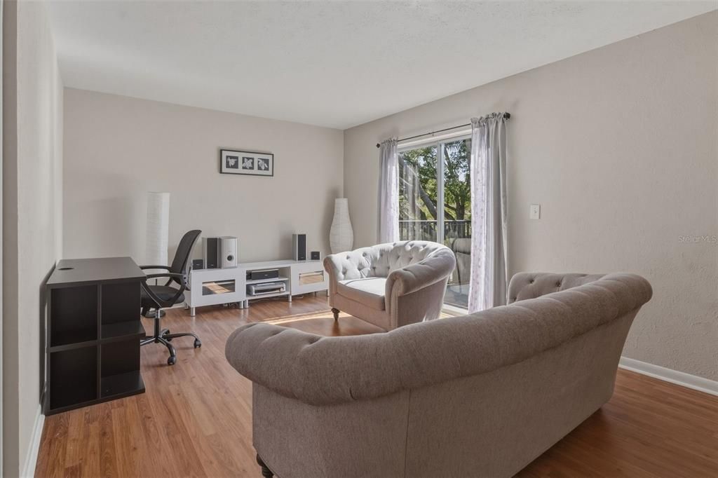 For Rent: $1,650 (2 beds, 1 baths, 813 Square Feet)