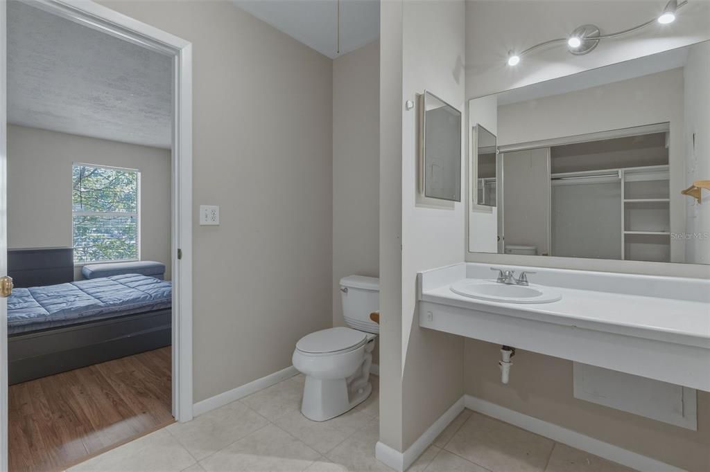 For Rent: $1,650 (2 beds, 1 baths, 813 Square Feet)