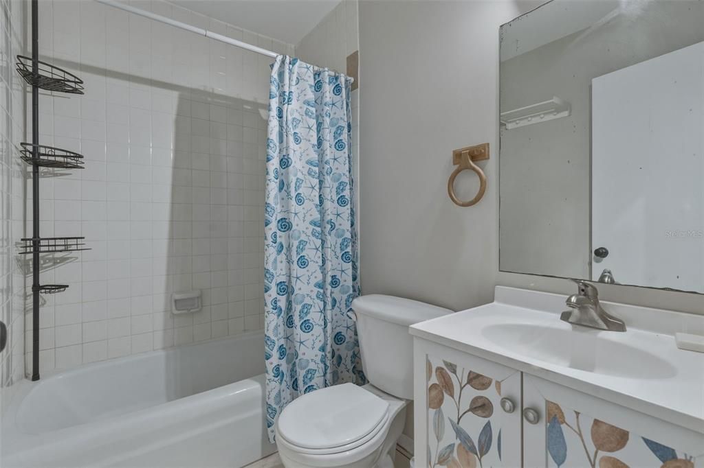For Rent: $1,650 (2 beds, 1 baths, 813 Square Feet)