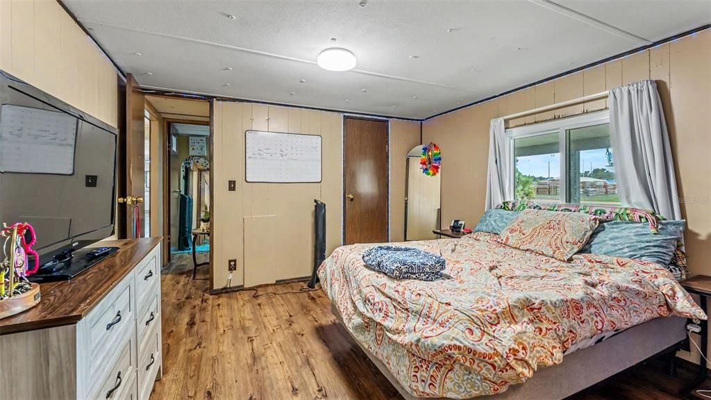 For Sale: $224,900 (4 beds, 2 baths, 1344 Square Feet)