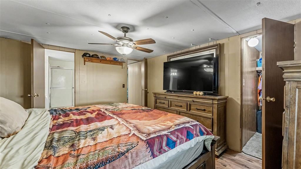 For Sale: $224,900 (4 beds, 2 baths, 1344 Square Feet)