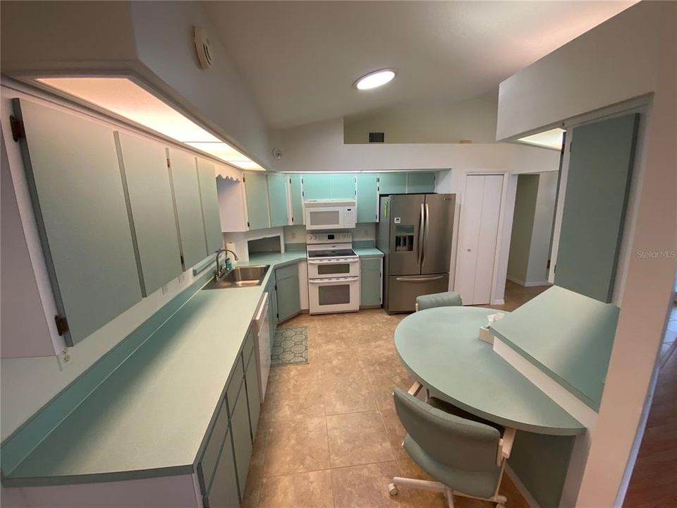 For Rent: $1,950 (3 beds, 2 baths, 1836 Square Feet)