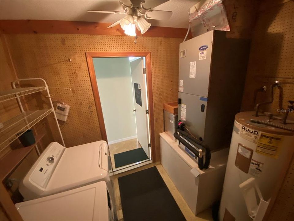 For Rent: $1,950 (3 beds, 2 baths, 1836 Square Feet)