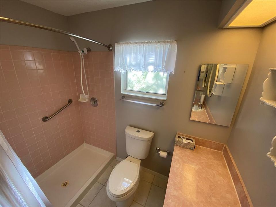 For Rent: $1,950 (3 beds, 2 baths, 1836 Square Feet)