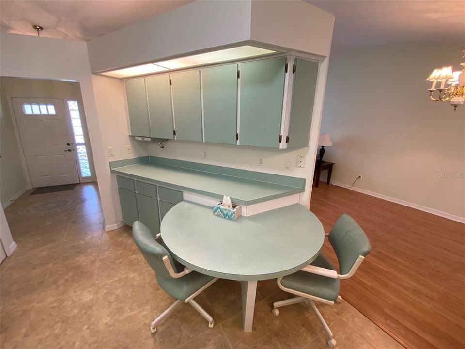 For Rent: $1,950 (3 beds, 2 baths, 1836 Square Feet)
