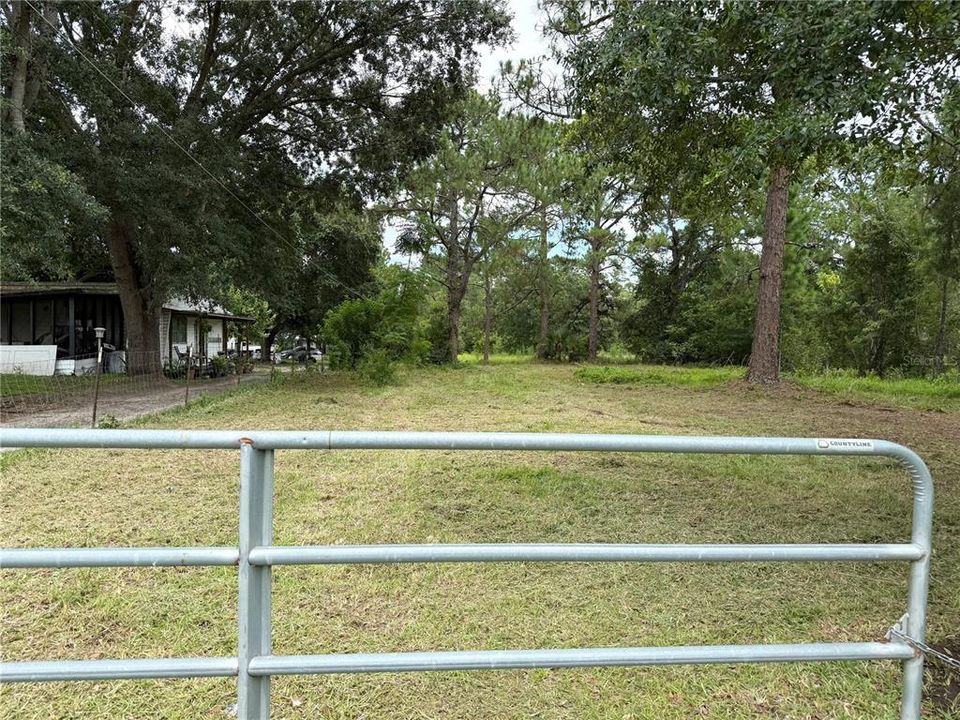 待售: $199,900 (3.05 acres)